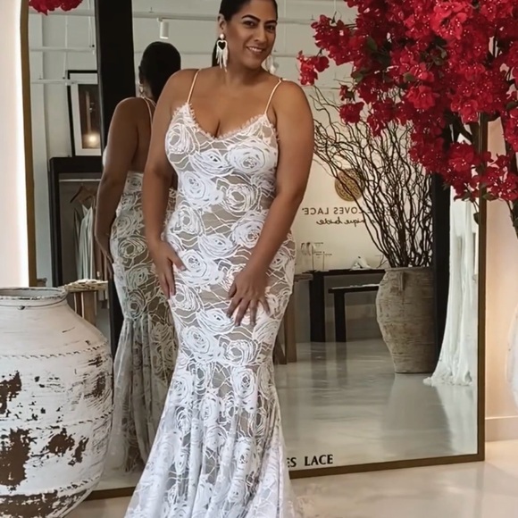 Grace Loves Lace Clo gown - Picture 2 of 5